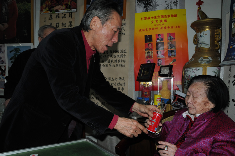 董总与谢觉哉夫人老红军王定国_副本.jpg